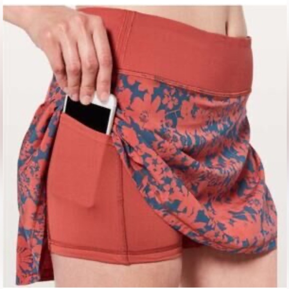 lululemon athletica Dresses & Skirts - Lululemon Pace Rival Floral Skirt Size 6 Tall